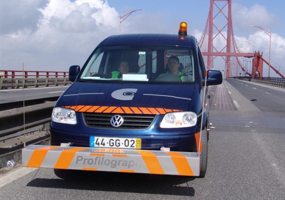 Between 2006 and 2021, Lusoponte has entrusted the Consulstrada with the provision of inspection 
                            services for the pavement rehabilitation works on the Vasco da Gama and 25 de Abril bridges. The company's Know-how associated with high-performance 
                            equipment with State-of-the-Art features has played a crucial role when it comes to overseeing the quality of the pavements and the specific rehabilitations 
                            that have been carried out in these strategic crossings for the Lisbon region.